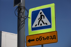 Установка светофора на перекрёстке шоссе Тюнина и улицы Свободы. Курган, пешеходный переход, объезд