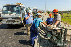 Алексей Текслер проверил готовность к вводу в эксплуатацию двух путепроводов. Челябинск, строители, дорожники, рабочие