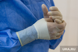 Операция в Окружном кардиологическом диспансере. Сургут, медицина, медицинские перчатки, руки в перчатках, руки хирурга