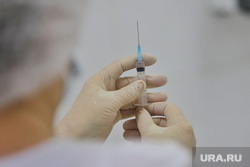 Вакцинация сотрудников завода «Стальмост». Курган , шприц, вакцина, вакцинация