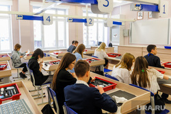 Алексей Текслер посетил новый образовательный центр №7. Челябинск, урок, класс, школа, занятия, старшеклассники