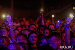 Выступление Люси Чеботиной в рамках проведения музыкального мероприятия Summer Fest. Екатеринбург, зрители на концерте