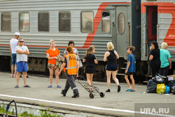 Arrival of children from Donetsk.  Chelyabinsk, railway station, train, rail transport, traffic, passengers, domestic tourism, Russian Railways, tourism, railway