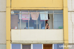 Открытые окна. Челябинск, жара, балкон, окна, белье, лето, женщина, полотенца, открытые окна
