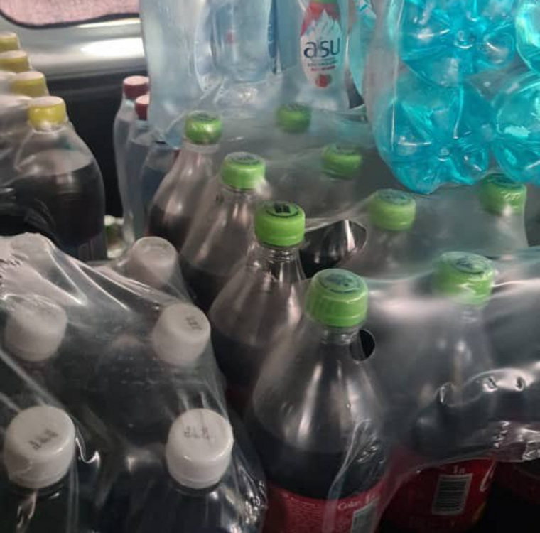 Предприниматели продают литровые бутылки напитка по 70 рублей