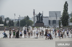 Жара в городе. Пермь, лето в городе, фонтан на эспланаде