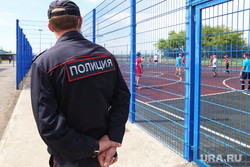 Председатель совета директоров ПАО «Газпром» Виктор Зубков посетил Сафакулевский район. Курган, футбол, футбольное поле, игровая площадка, детская площадка, полиция