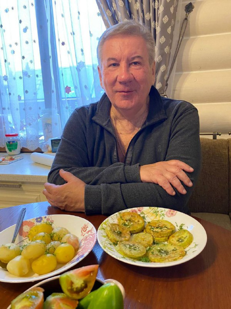 Борис Хохряков поделился, что для хорошего настроения ему нужны погода, выходные, семья и урожай