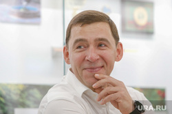 Встреча губернатора Свердловской области Евгения Куйвашева с молодыми промышленниками на территории предприятия ЕВРАЗ в Нижнем Тагиле. Свердловская область , куйвашев евгений
