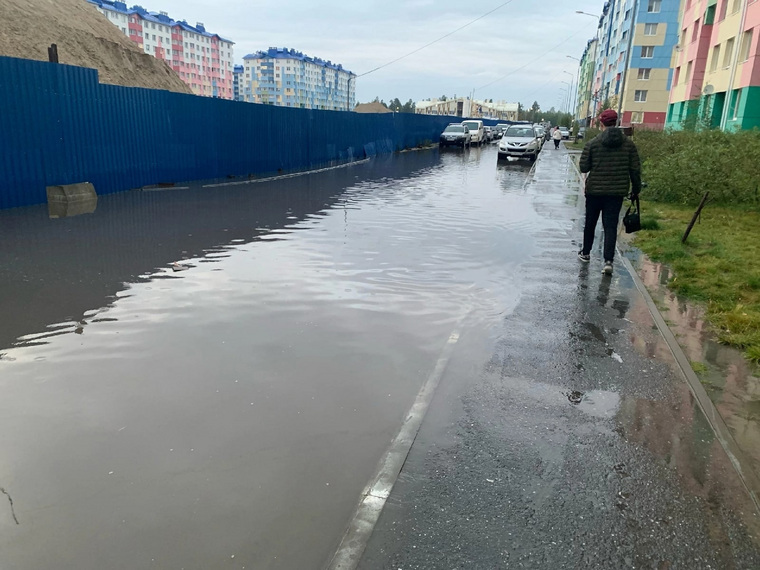 Двор на улице Магистральная, 121 в Ноябрьске