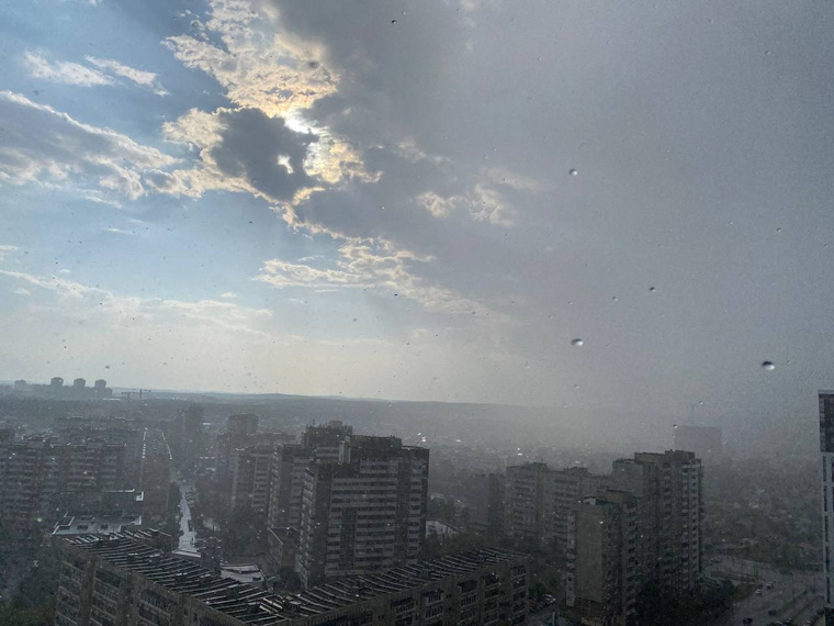 Непогода накрыла Екатеринбург стремительно