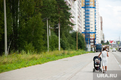 Объезд парковых зон Екатеринбурга в рамках рабочей группы по благоустройству, академический, мать, коляска детская, лето, березовая роща