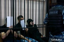 Суд над бандой Ровшана Ленкоранского в Нижнем Тагиле. Нижний Тагил, решетка, обвиняемый, скамья подсудимых, задержанный, омон, подсудимый
