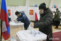 ВЫБОРЫ 2018. Голосование. Салехард, кабинки для голосования, выборы, 18 марта, избирательный участок, выборы президента, голосование, урна для голосования