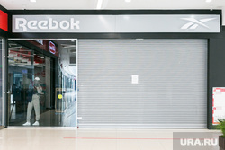 Закрытые магазины в ТЦ Кристалл. Тюмень, магазин закрыт, reebok, магазины закрыты, закрыты магазины