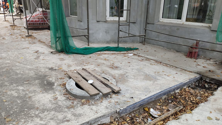 Так прикрыли люк на Компросе в Перми