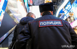 Рейд по проверке соблюдения масочного режима и QR-кодов в ТРК. Челябинск, торговый центр, полиция, трк