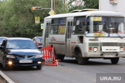 Город. Курган., автобус, улица станционная, обрушение асфальта, яма в дороге