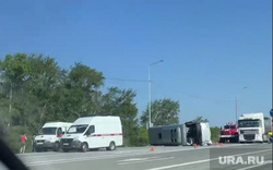 Стоп-кадр из видео ДТП с автобусом на М5. Челябинская область, дтп, автобус, авария, скорая помощь