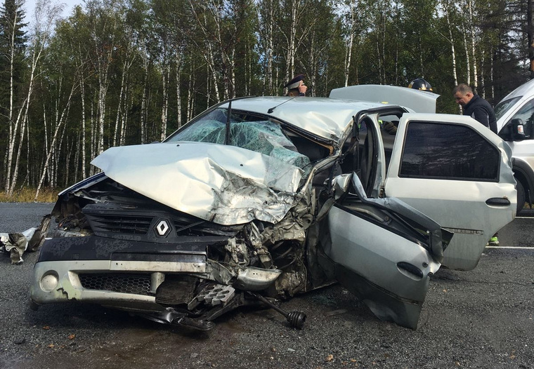Водитель Renault Logan не убедился в безопасности маневра и выехал на полосу встречного движения