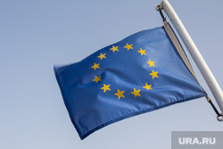 Комиссар ЕС раскрыла, кому из россиян разрешен въезд в Европу