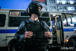 Несанкционированная акция против принятия поправок к Конституции РФ на Пушкинской площади в Москве. Москва. ЛГБТ, автозак, задержание активистов, митинг, полиция, росгвардия, космонавты, винтилово, дождь, петровка улица