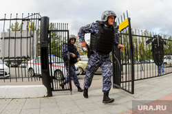 Тренировка сотрудников Росгвардии на территории гимназии. Челябинск, росгвардия, вневедомственная охрана