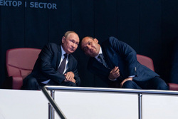 Путину провели экскурсию по новому спортивному объекту