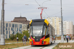 Запуск движения по трамвайной ветке из Екатеринбурга в Верхнюю Пышму. Екатеринбург, остановка, трамвай, вагон трамвая