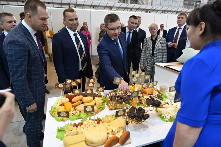 Уральские VIP попробовали выставленную продукцию