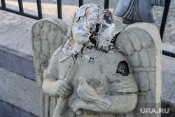 Город Шуши после обстрелов ВС Азербайджана. Нагорный Карабах, ангел, статуя ангел