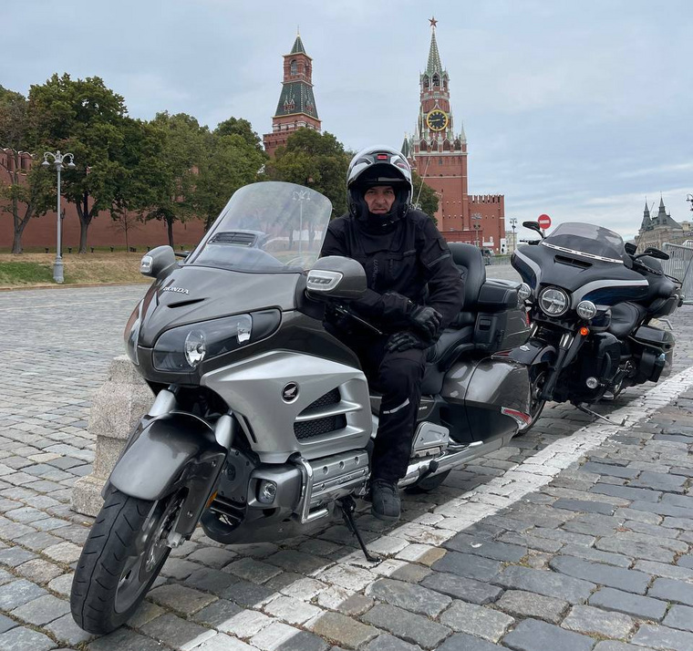 Мэр Тобольска Максим Афанасьев заявил, что едет из Москвы в Тюменскую область на мотоцикле