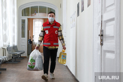 Пункт сбора гуманитарной помощи для беженцев с ЛДНР. Екатеринбург, гуманитарная помощь, волонтер, продукты питания, гуманитарка, российский красный крест, помощь беженцам