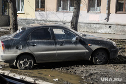 Александр Высокинский проверяет уборку районов. Екатеринбург, лужа, парковка на газоне, грязь