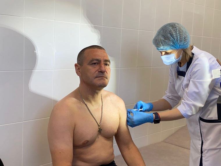 Депутат Александр Ильтяков позаботился о своем здоровье и вакцинировался от гриппа