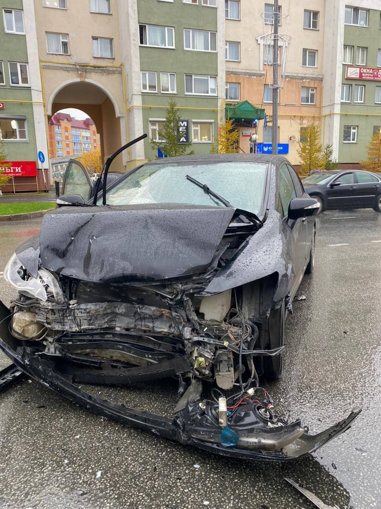 Водитель и пассажир автомобиля Honda доставлены в больницу