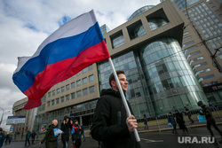 Митинг за свободу интернета в Москве. Москва, российский флаг, митинг, триколор, флаг россии, флаг рф, молодежь