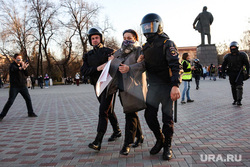 Несанкционированная акция сторонников оппозиционера Алексея Навального. Тюмень, задержание, задержание митингующего, задержание на митинге