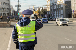 Проверка водителей и пассажиров на соблюдение масочного режима. Челябинск, гаи, полиция, гибдд, дпс, дорога