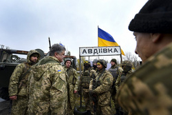 Официальный сайт президента Украины, флаг украины, порошенко петр, украинские солдаты, авдеевка