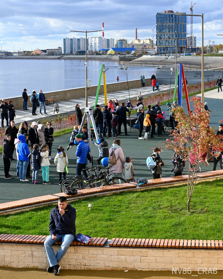 Жители Нижневартовска на новой набережной стояли в очередях