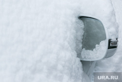 Снегопад. Тюмень, машины в снегу, автомобиль в снегу, автомобиль зимой, снегопад, машину замело, автомобиль замело