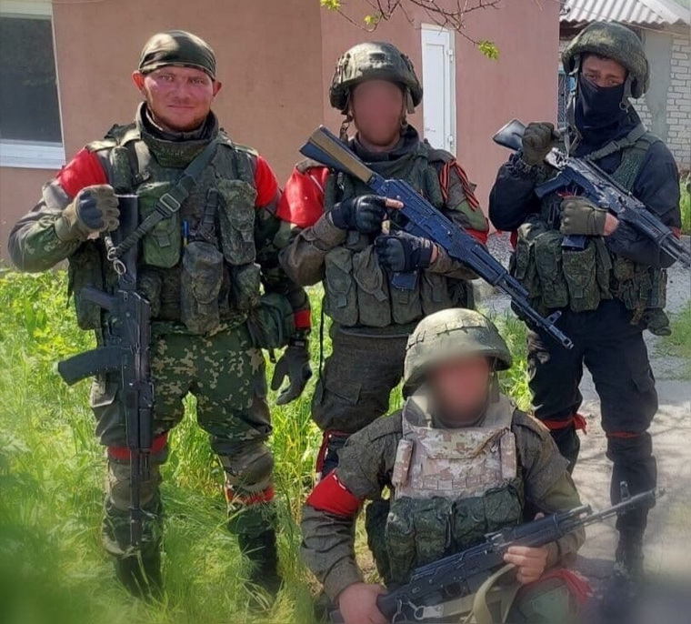 Валерий Федин (крайний слева), раненый на СВО, решил отправиться в армию добровольцем