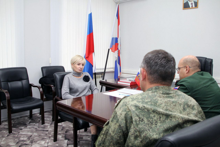 Юлия Сударенко провела совещание с командиром дивизии и военным прокурором Чебаркульского гарнизона