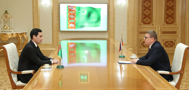 Алексей Текслер (справа) и Сердар Бердымухамедов (слева) обсудили различные вопросы