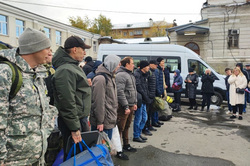 28 сентября из военного комиссариата Октябрьского района призывников увозили в два захода — с перерывом в час