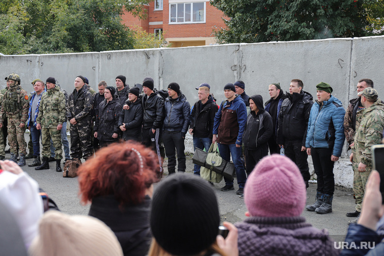 Отправка мобилизованных свердловчан с Верх-Исетского военкомата. Екатеринбург