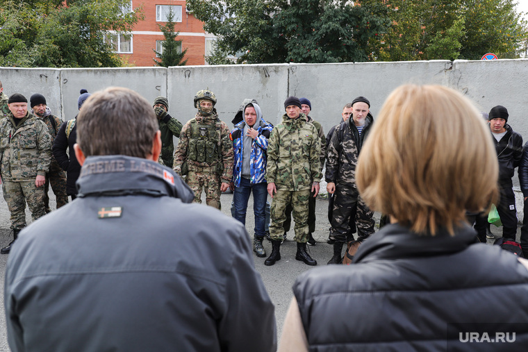 Отправка мобилизованных свердловчан с Верх-Исетского военкомата. Екатеринбург