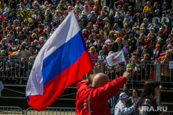Первомайская демонстрация на Красной площади. Москва, триколор, флаг россии