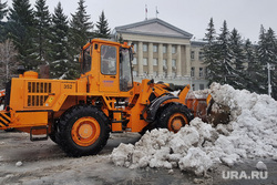 Снегопад.  Курган , снег, трактор, снегоуборочная техника, снегоуборочная машина, правительство города курган